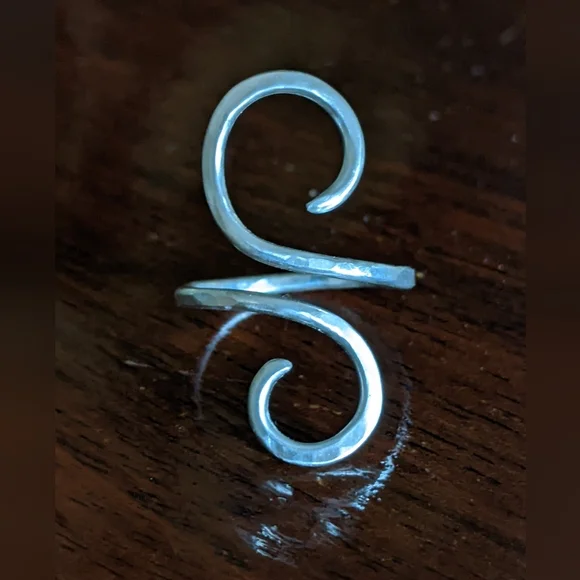 Artisan Sterling Silver Spiral Ring - Picture 12 of 15